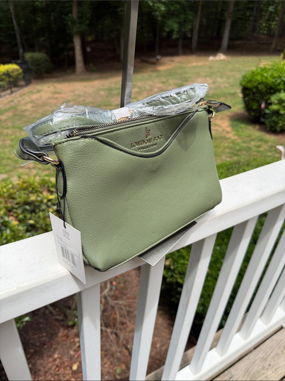 London Fog Bella Pebble Leather Crossbody Bag
Olive NWT - Picture 14 of 15
